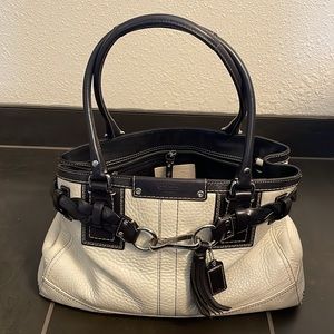 Coach Hampton Braided Trim Tassel Pebble Leather Black/White Purse